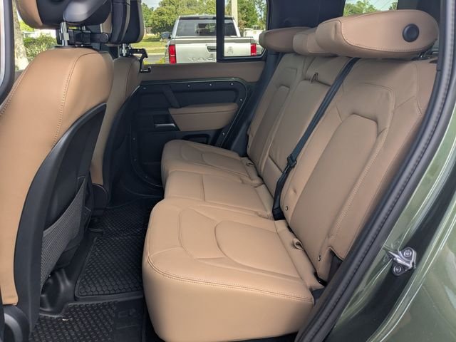 New 2026 Woolstone Green Land Rover X-Dynamic SE image 12