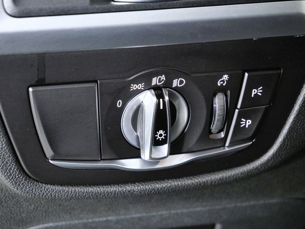 Used 2022 Black BMW xDrive30i image 39