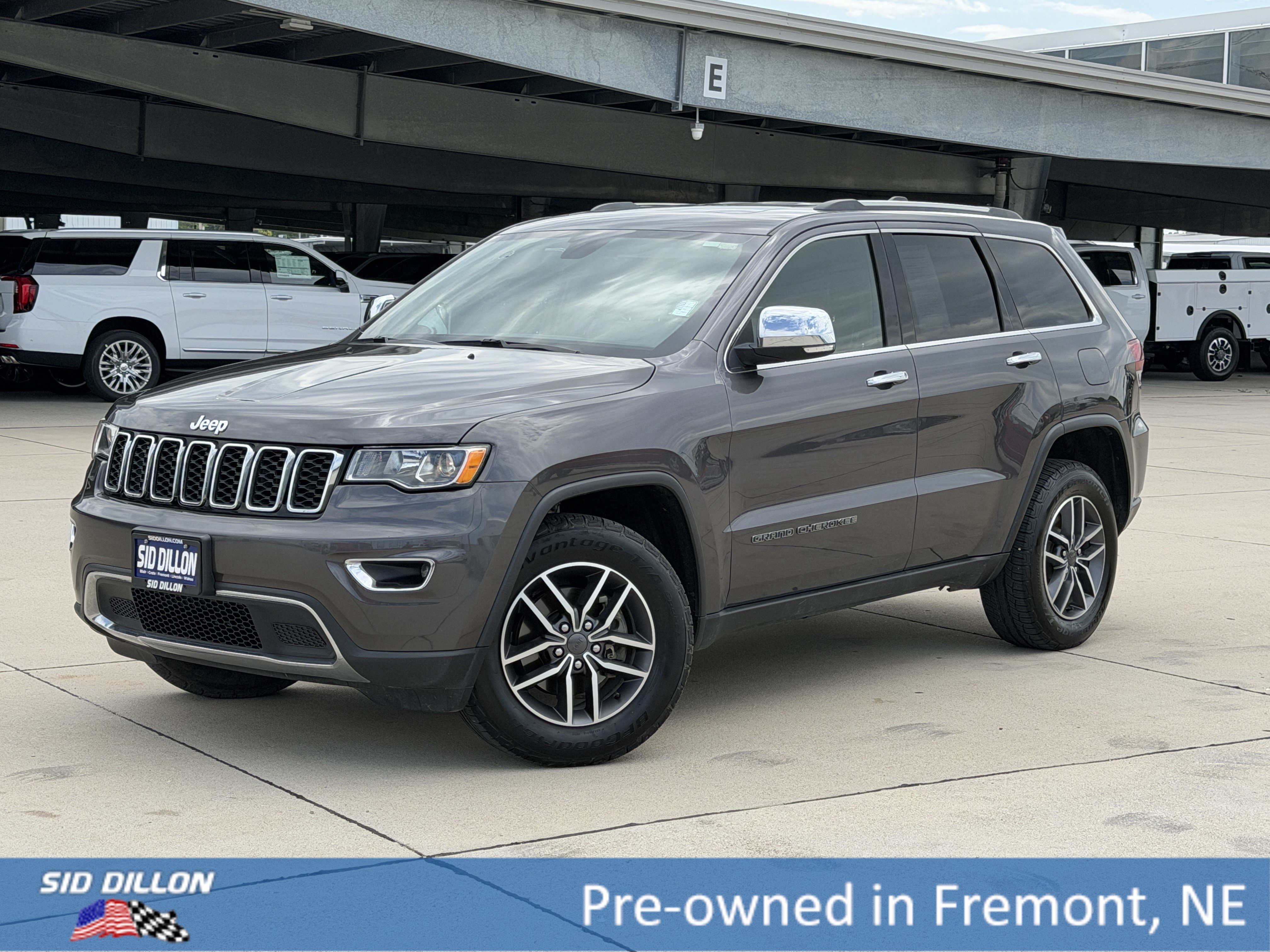 Used 2020 Granite Crystal Metallic Clearcoat Jeep Limited image 1