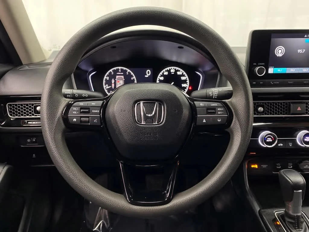 Used 2025  Honda LX image 19