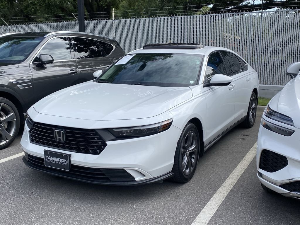 Used 2023 White Honda EX image 3