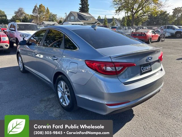 Used 2017 Shale Gray Metallic Hyundai  image 7