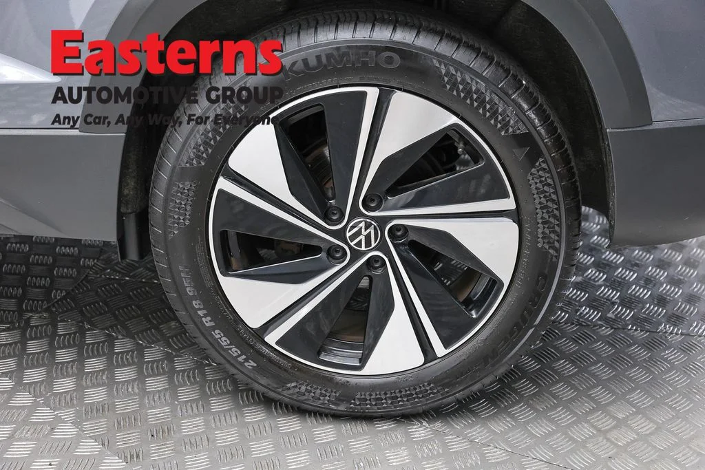 Used 2025 Gray Volkswagen 1.5T SE image 8