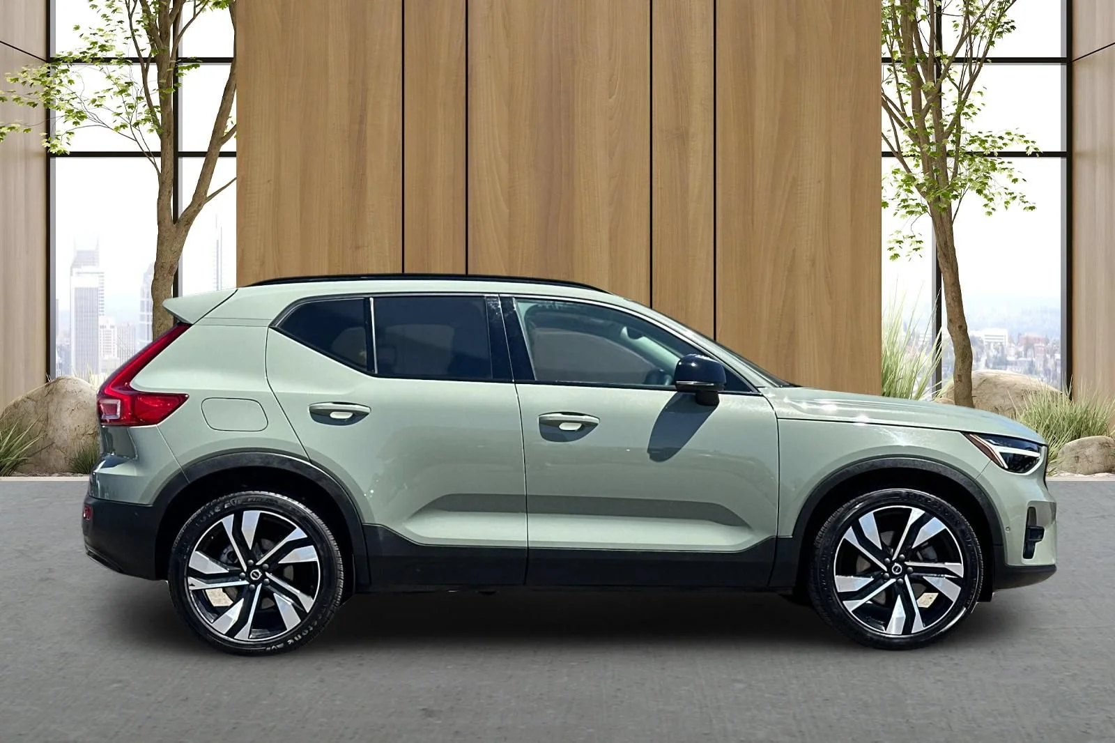 Used 2023 Green Volvo Plus Dark Theme image 3