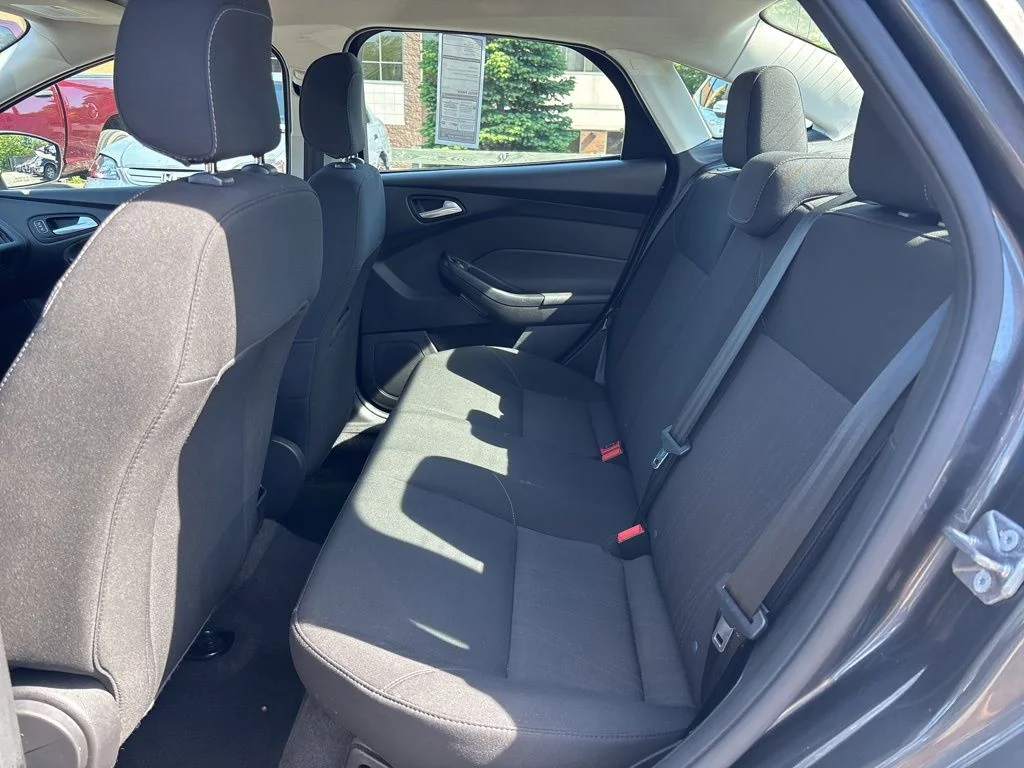 Used 2018 Gray Ford SE image 15