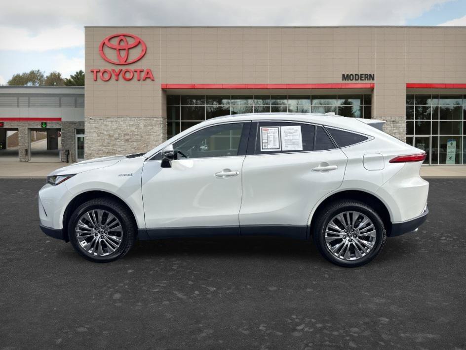 Used 2021 Blizzard Pearl Toyota XLE image 5