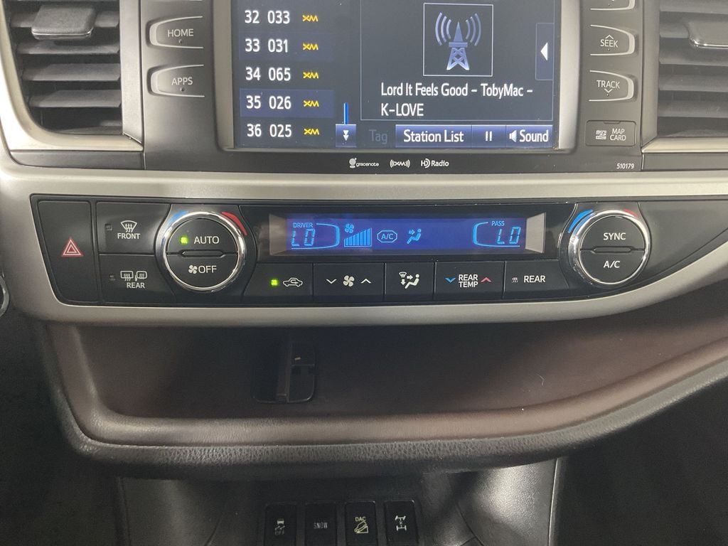Used 2017 Silver Toyota XLE image 14