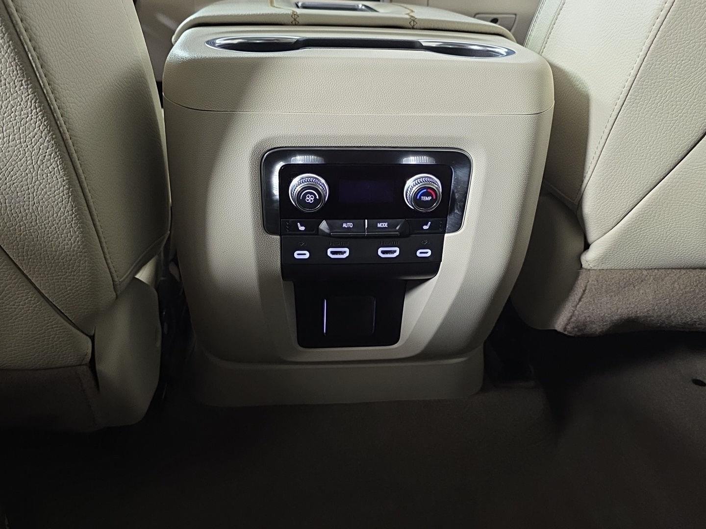 Used 2024 White Frost Tricoat GMC Denali image 34