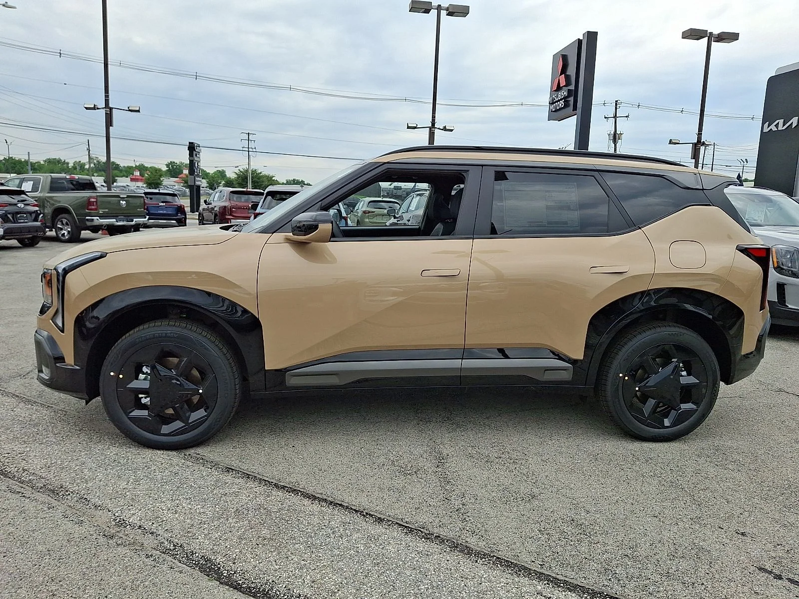 New 2027 Brown Kia X-Line S image 5