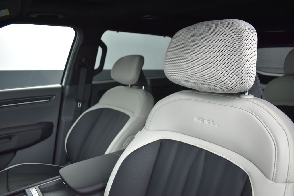 New 2026 Glacial White Pearl / Black Ro Kia GT-Line AWD image 10