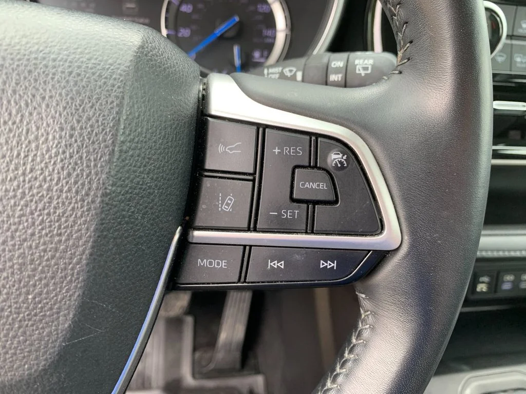 Used 2022 Silver Toyota XLE image 32