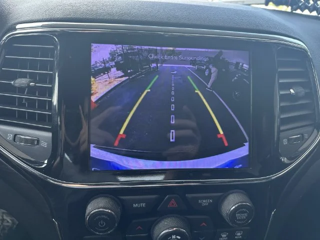 Used 2020 White Jeep Altitude image 18