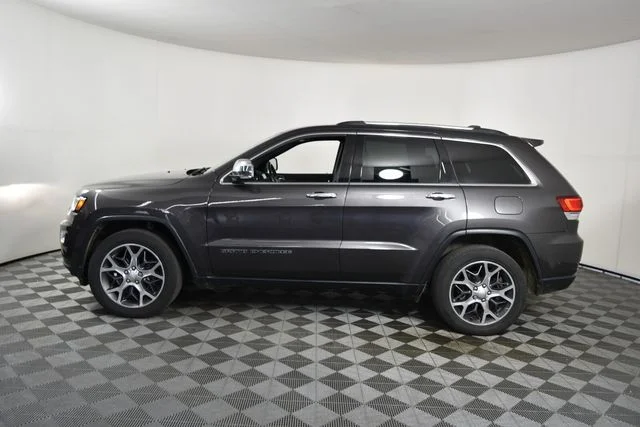 Used 2020 Gray Jeep Limited image 4
