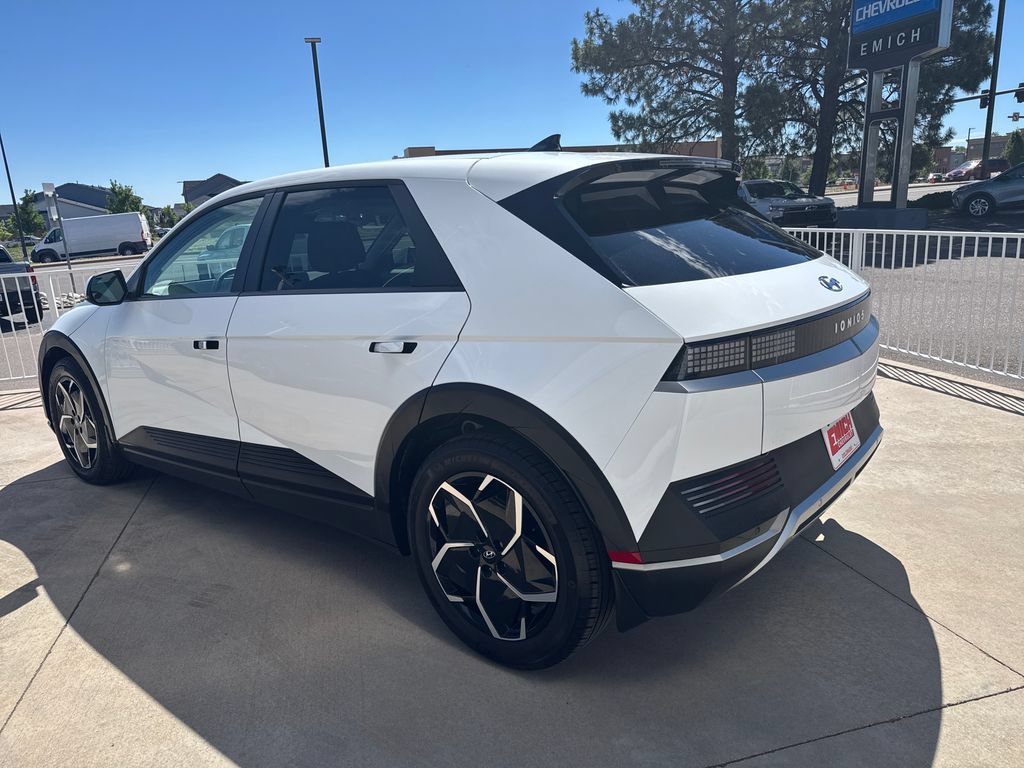 Used 2024 Atlas White Hyundai SE image 3