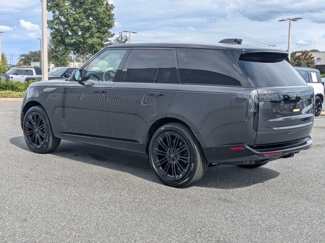 New 2027 Gray Land Rover SE image 4