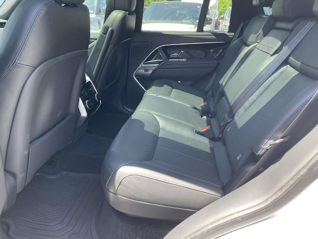 Used 2022 Fuji White Land Rover SE image 16
