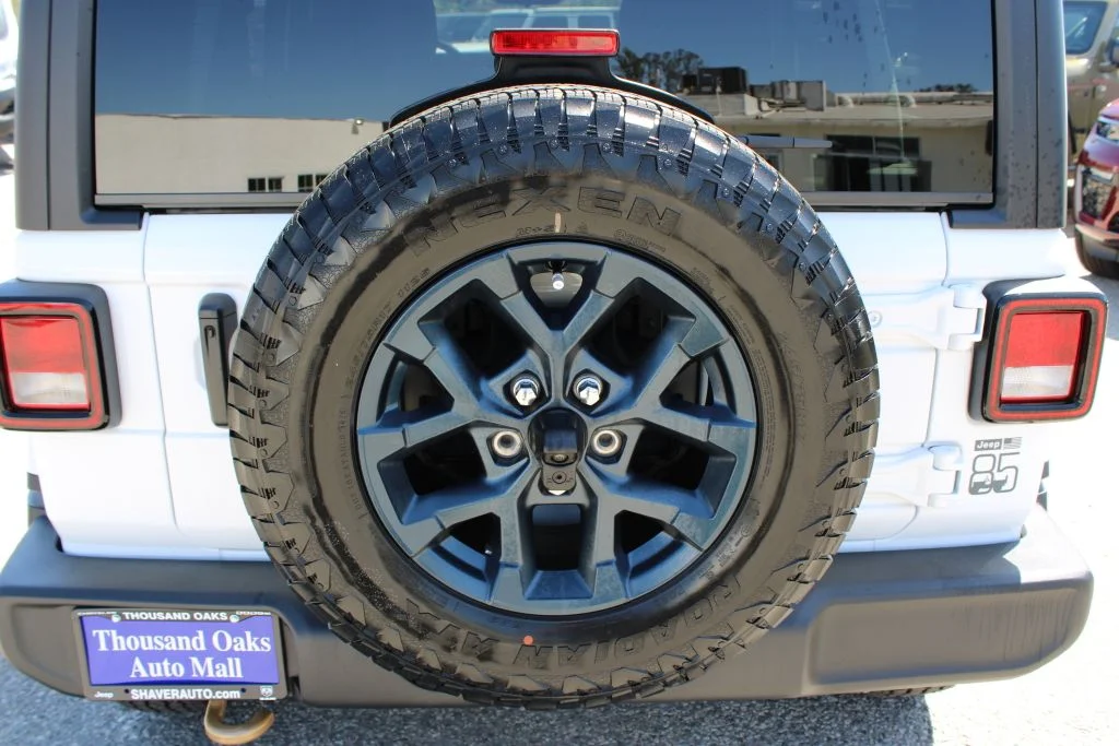 New 2026 Bright White Clear-Coat Exterior Paint Jeep 85th Anniversary Edition image 9