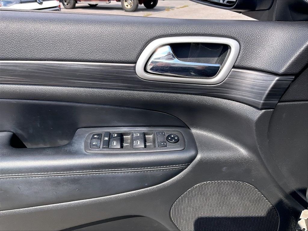 Used 2021 Sting-Gray Clearcoat Jeep Laredo X image 34