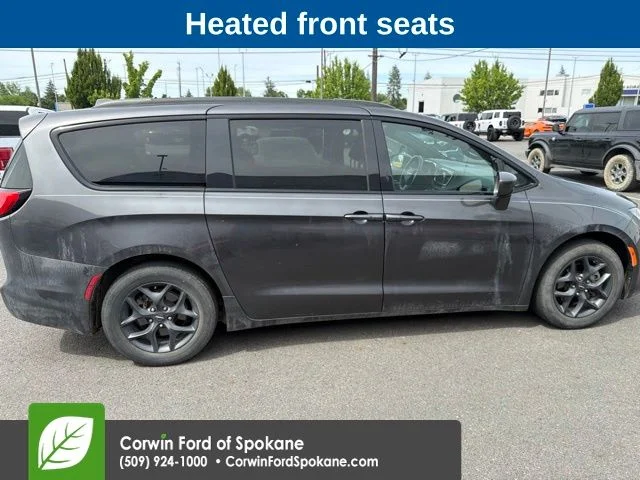 Used 2018 Gray Chrysler Touring L image 8