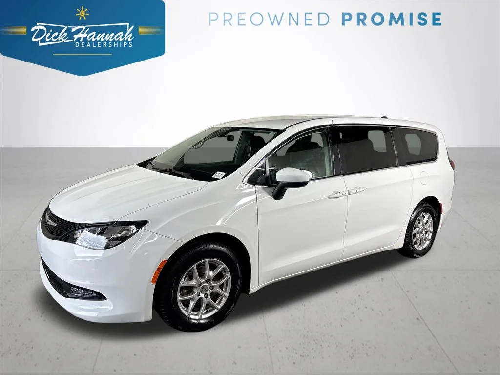 2022 Chrysler Voyager LX's photo