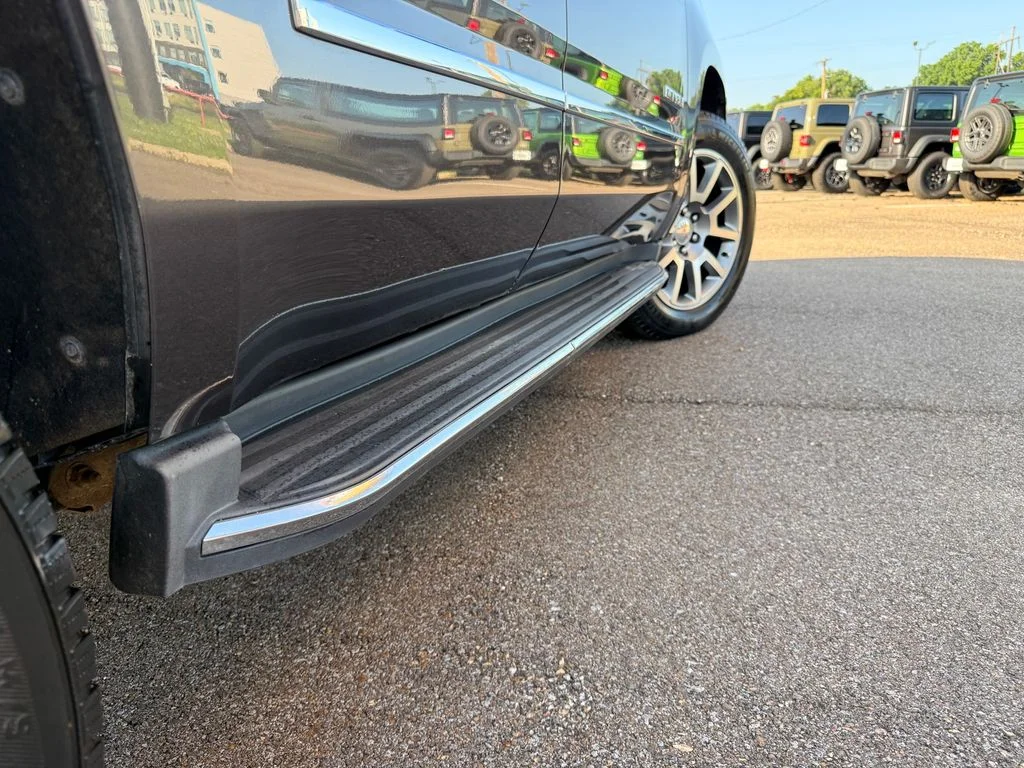 Used 2017 Iridium Metallic GMC Denali image 17