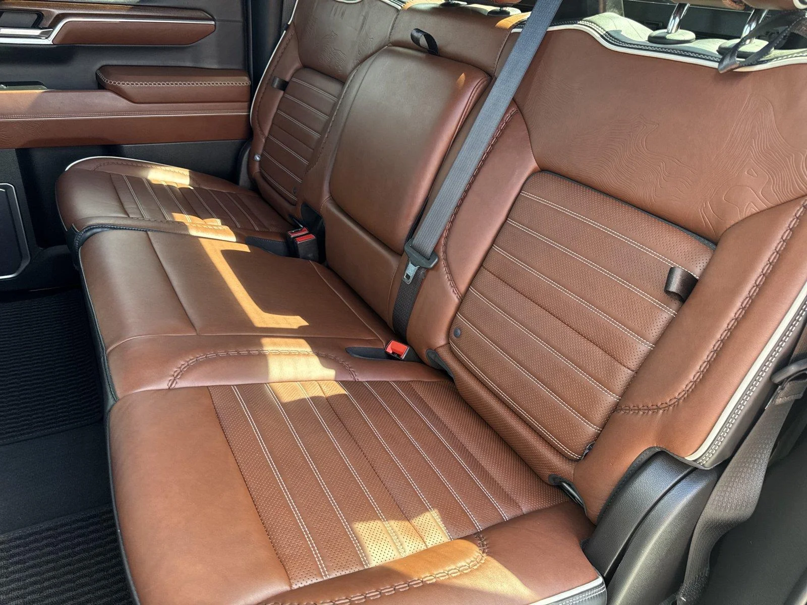 Used 2023 STERLING METALLIC GMC Denali Ultimate image 28