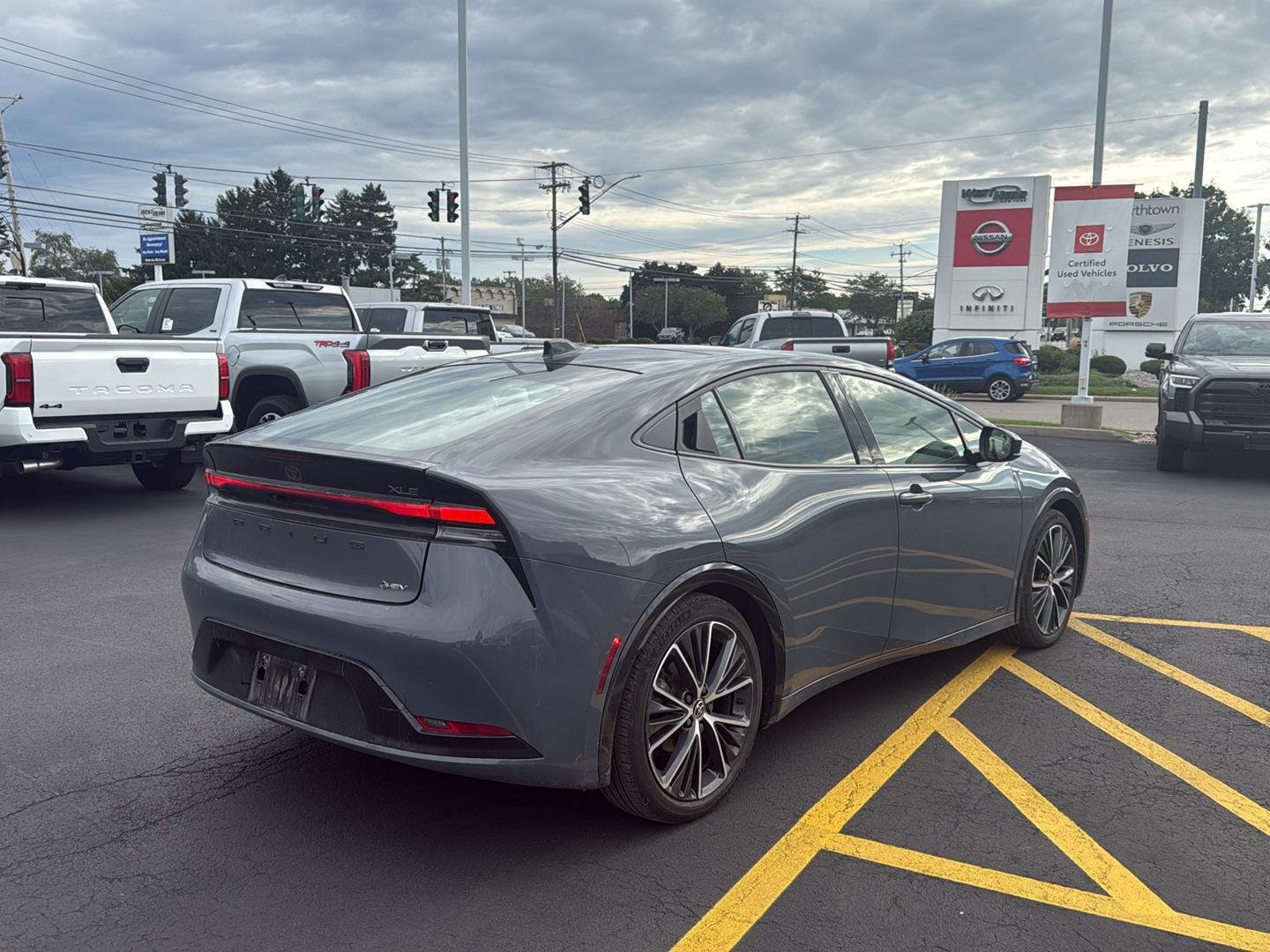 Used 2023 Guardian Gray Toyota XLE image 3