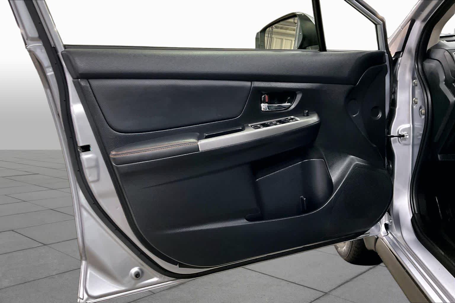 Used 2017 Ice Silver Metallic Subaru Limited image 22