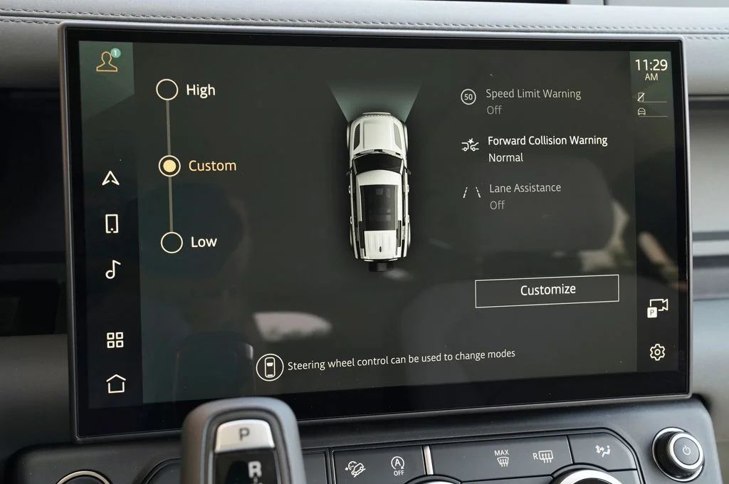 New 2026 Woolstone Green Land Rover X-Dynamic SE image 24