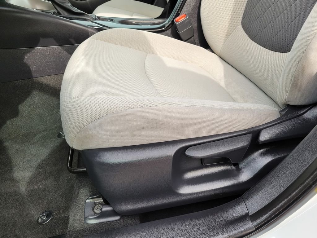 2022 Toyota Corolla LE - Photo 16