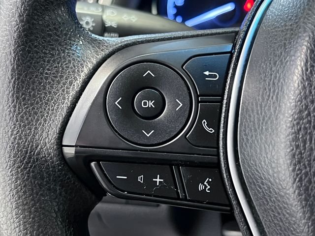 Used 2018 White Toyota LE image 20