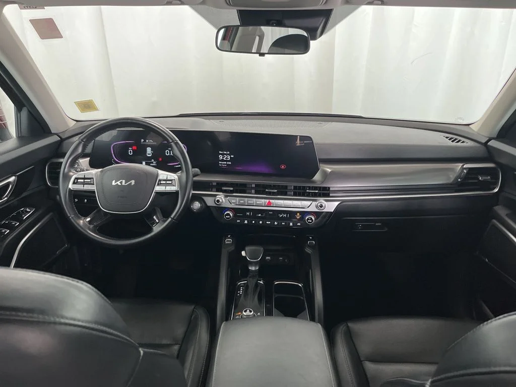Used 2023 Red Kia S image 10