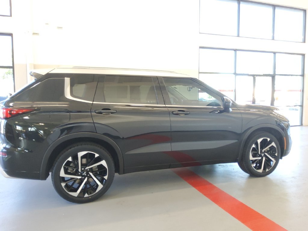 Used 2024 Black Mitsubishi SEL image 24