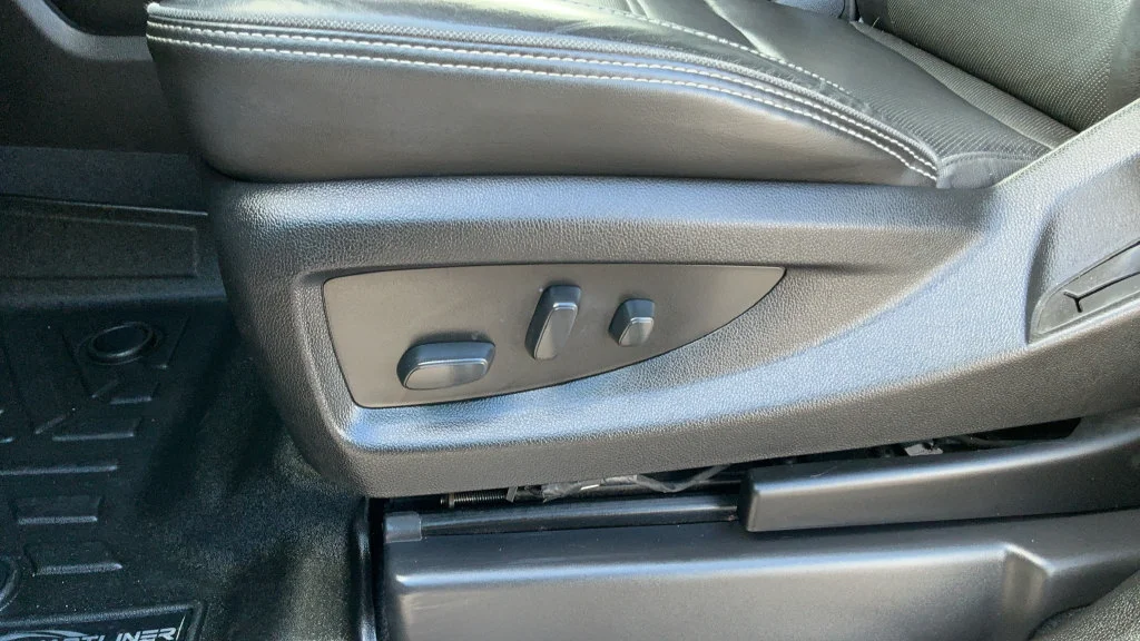 Used 2020 QUICKSILVER METALLIC GMC Denali image 19