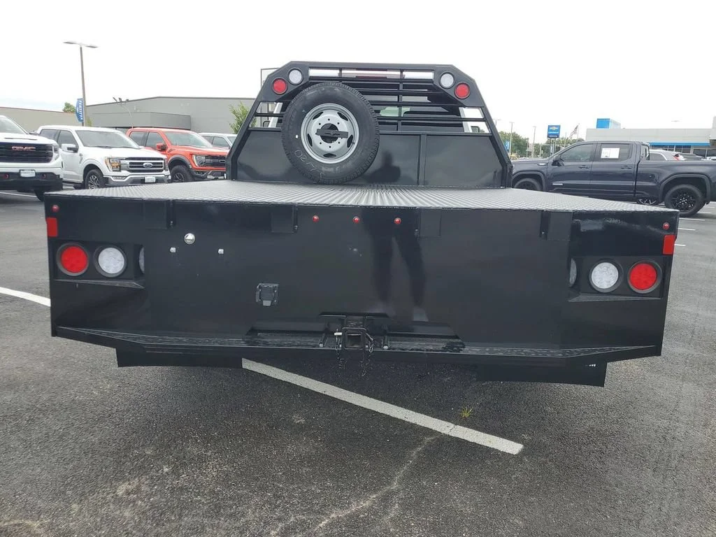 New 2026 Summit White Chevrolet Work Truck image 19