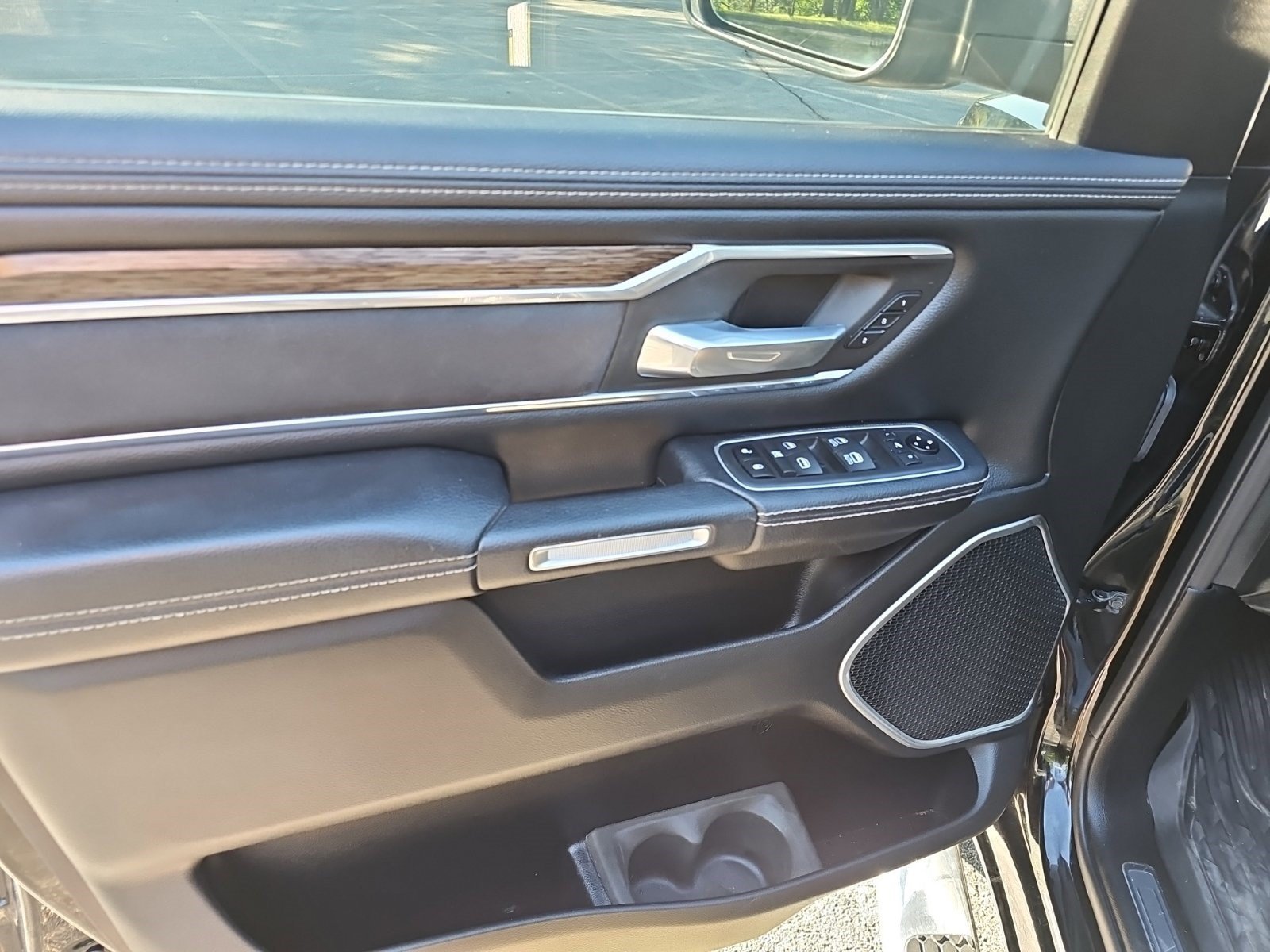 Used 2020 Diamond Black Crystal Pearlcoat Ram Laramie image 17