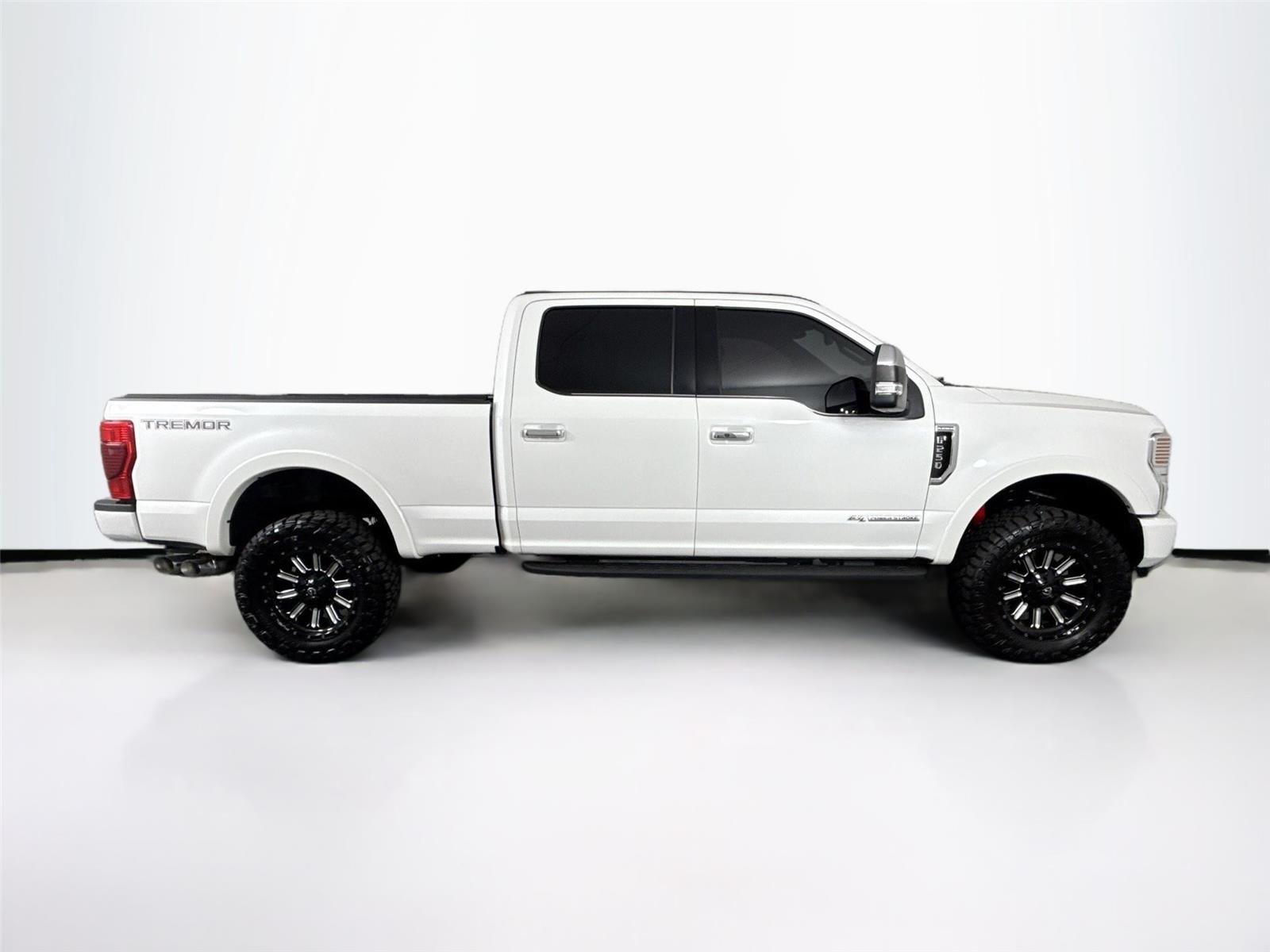 Used 2022 Star White Metallic Tri-Coat Ford Platinum image 11