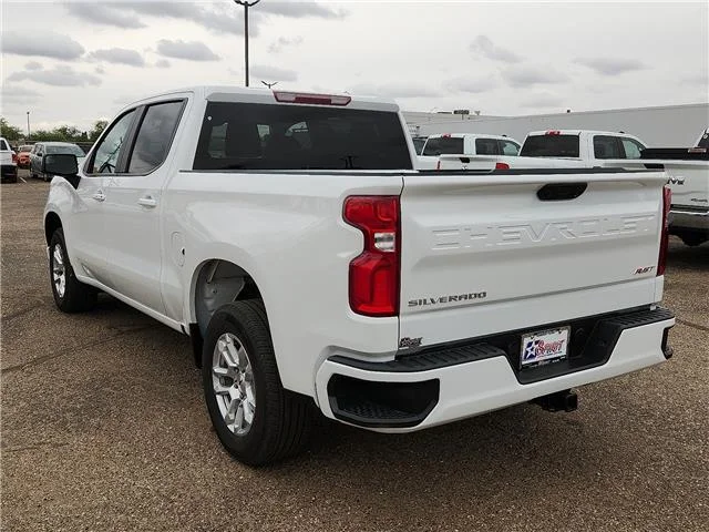 Used 2026 White Chevrolet RST 4x2 Crew Cab 5.75 ft. box 147.4 in. WB image 3