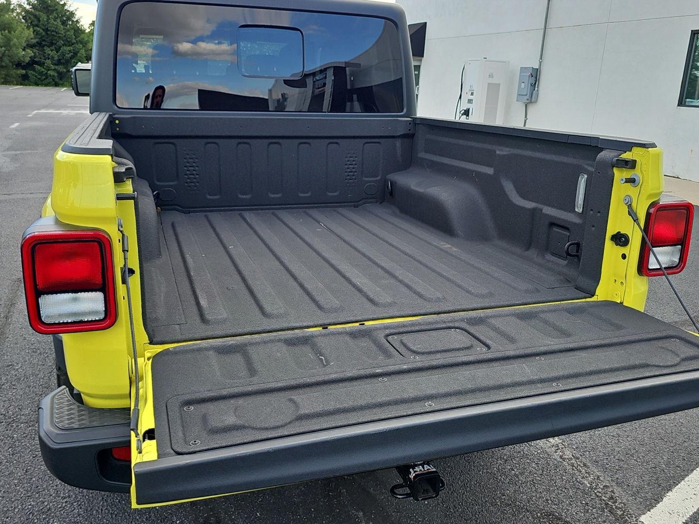 Used 2023 High Velocity Clearcoat Jeep Willys image 30