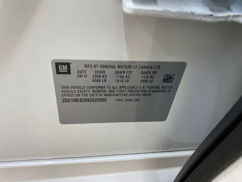 Used 2014 White Cadillac Luxury image 26