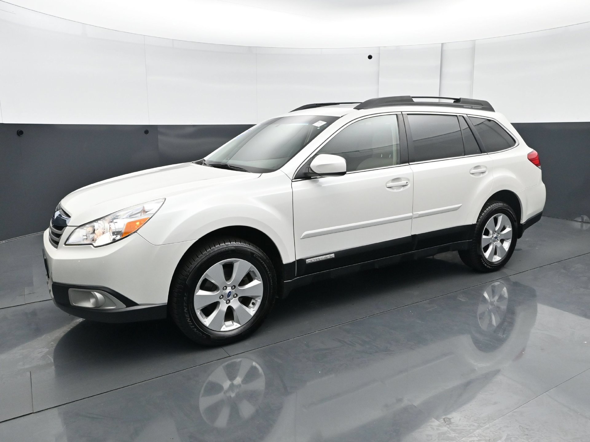Used 2012 Satin White Pearl Subaru 2.5i image 2
