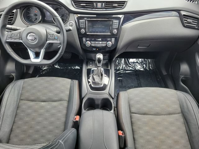 Used 2022 Red Nissan SV image 12
