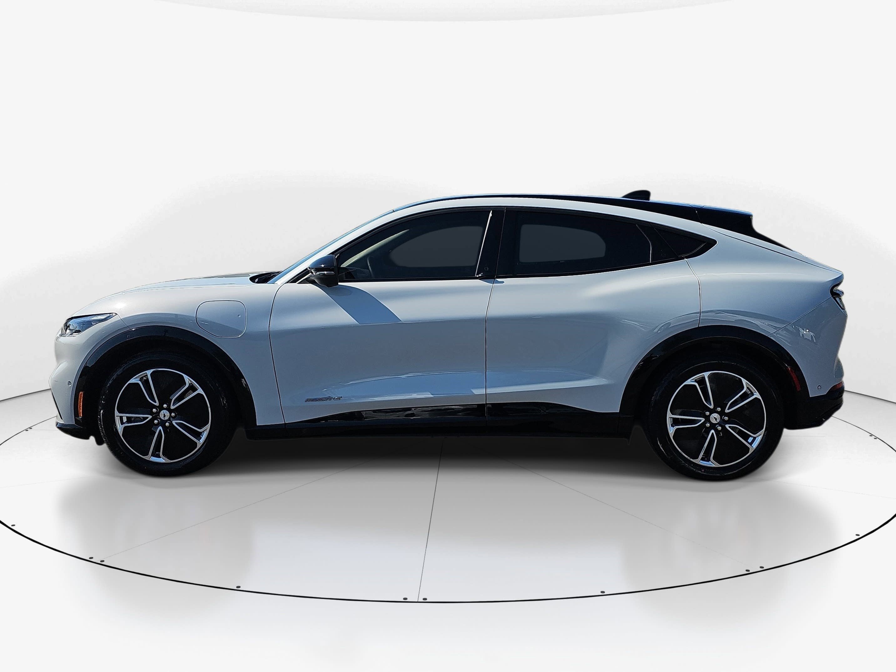 Used 2023 White Metallic Ford Premium image 6
