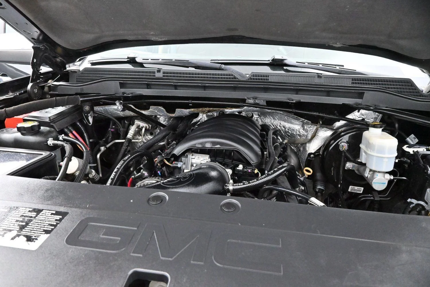 Used 2015 Onyx Black GMC Denali image 32