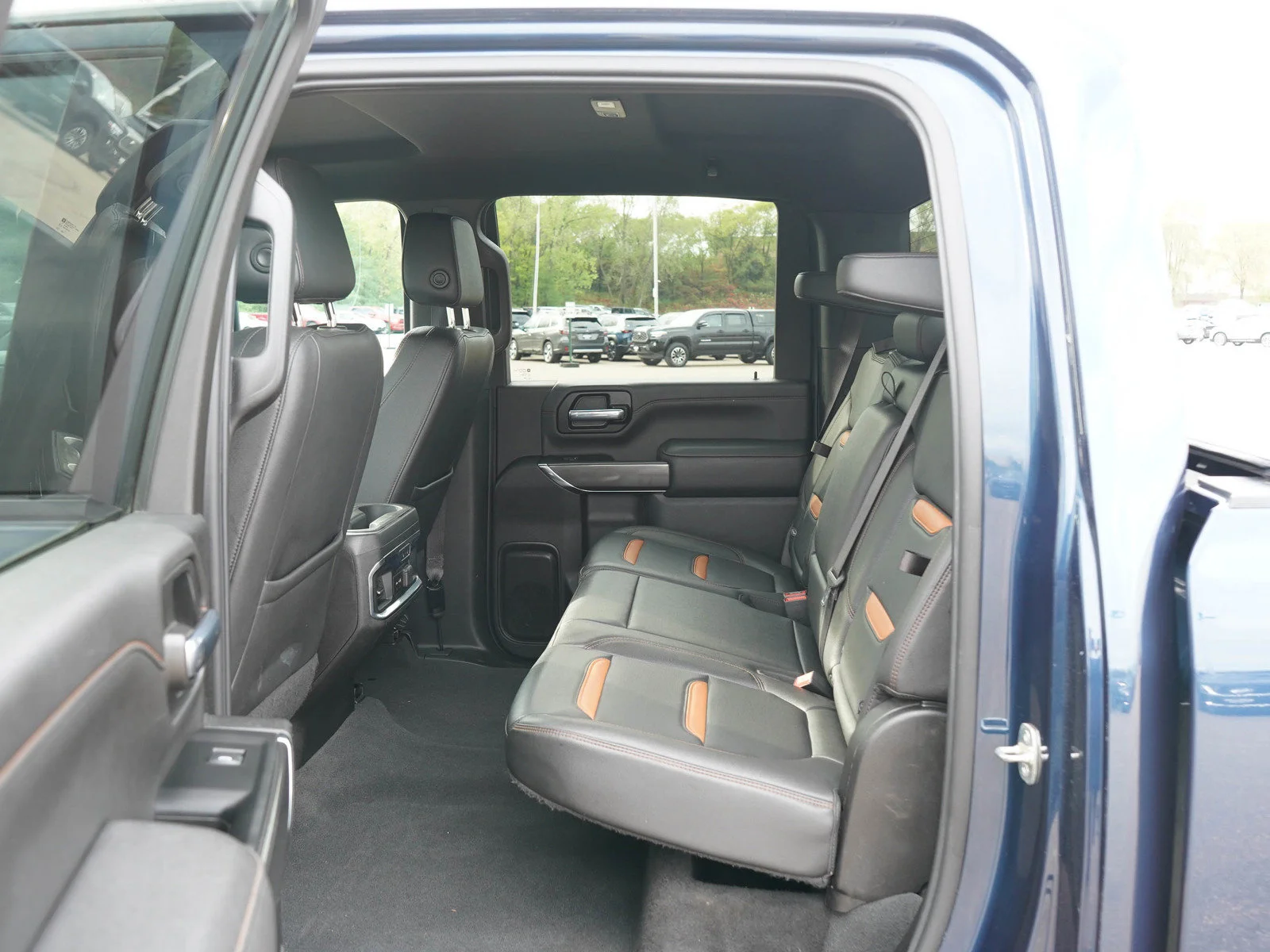 Used 2022 Pacific Blue Metallic GMC AT4 image 16