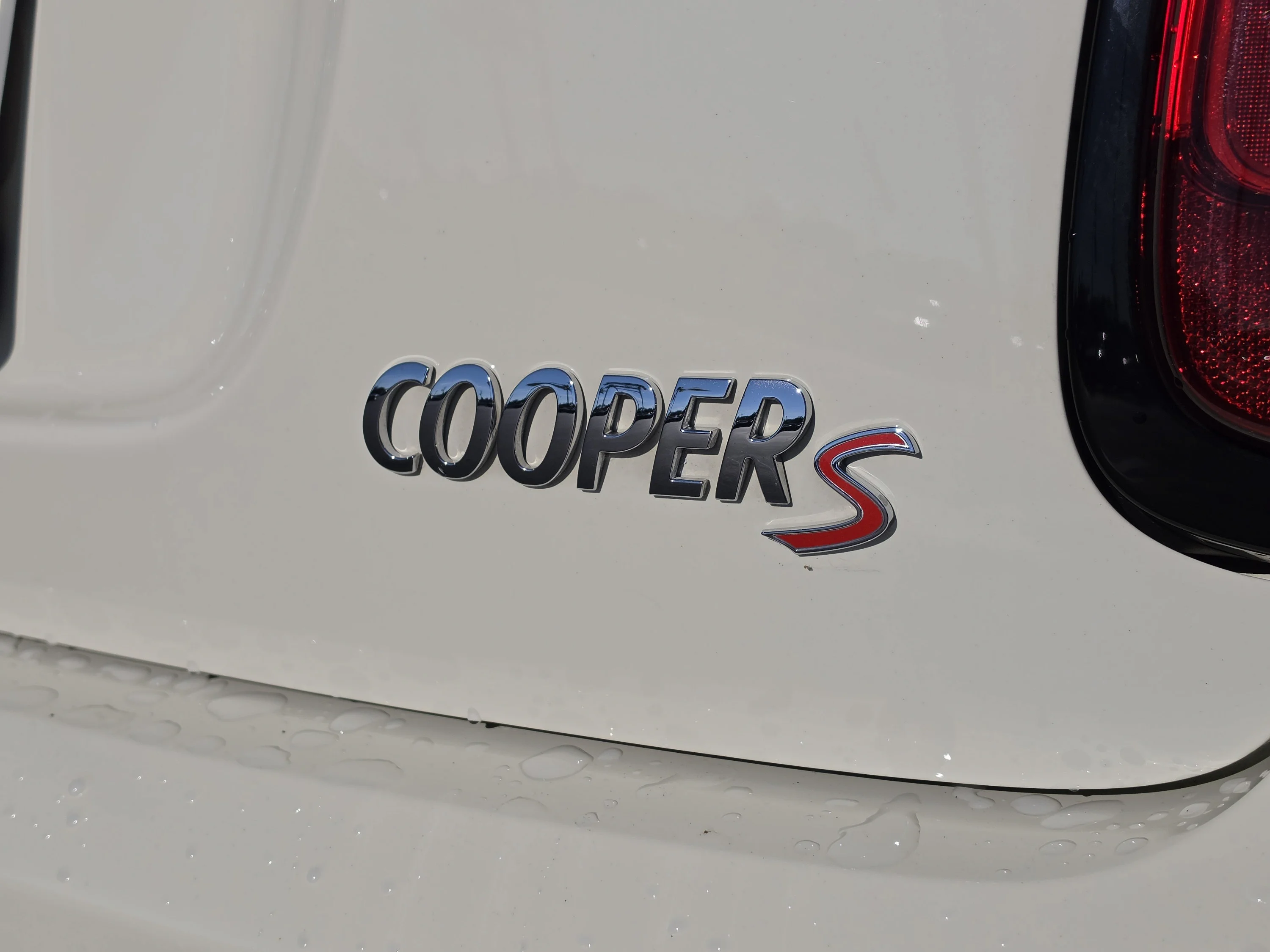Used 2019 Pepper White MINI Cooper S image 16