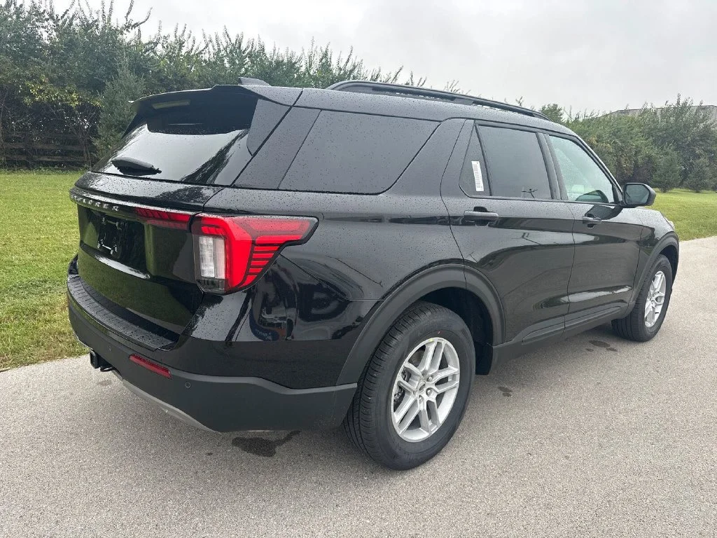 New 2027 Black Ford Active image 12