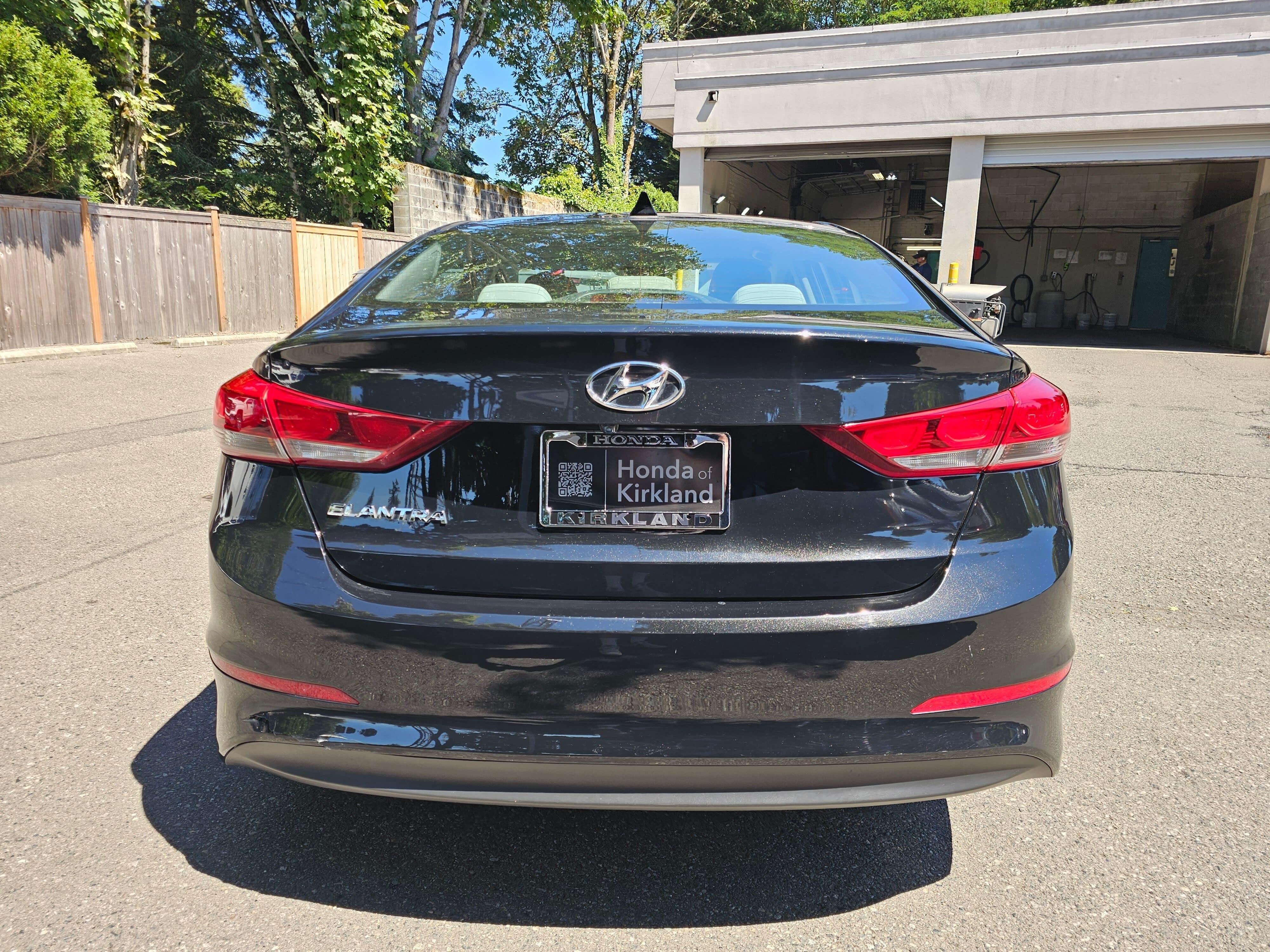 Used 2018 Phantom Black Hyundai SEL image 6