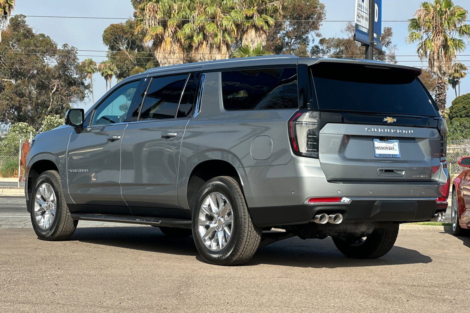 2025 Chevrolet Suburban Premier - Photo 6