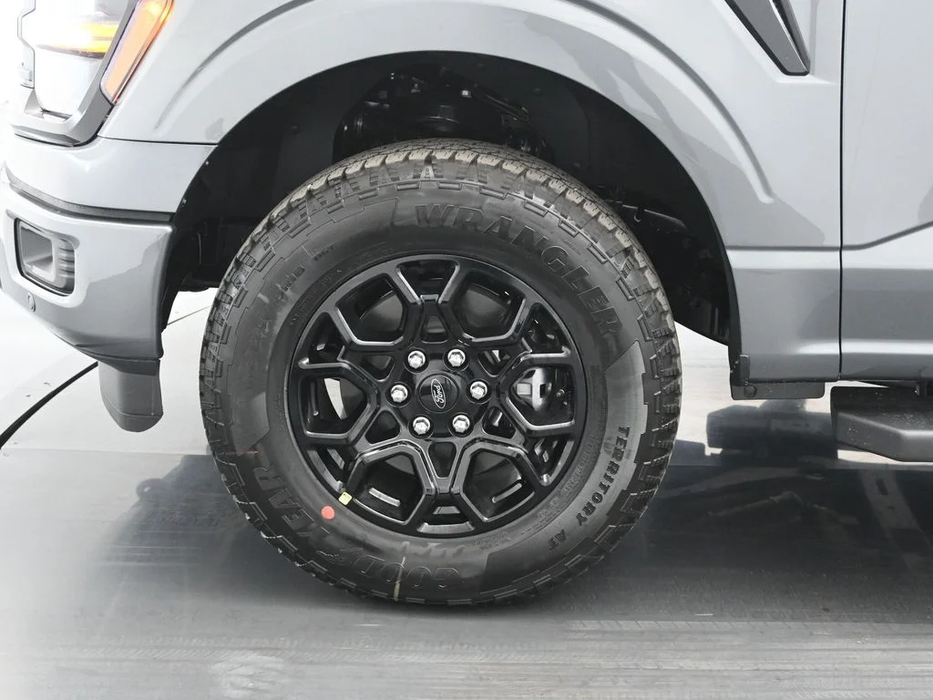 New 2026 Carbonized Gray Metallic Ford XLT image 23